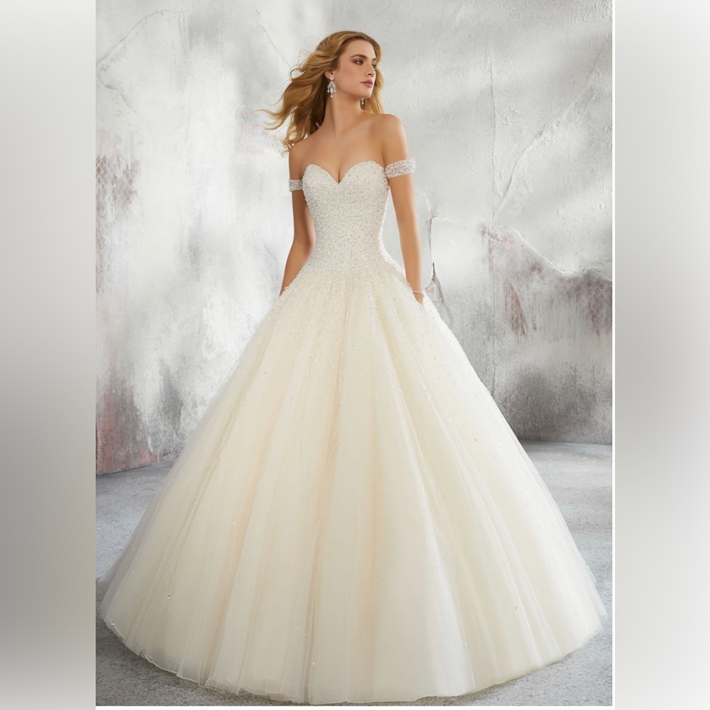 Brand new Luxury Crystal and Pearl Liberty Wedding Gown plus Veil